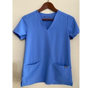 Used FigsCeil Blue Casma 3 pocket Top Size XXS